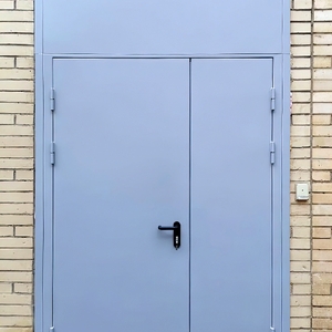 Полуторастворчатая дверь с фрамугой