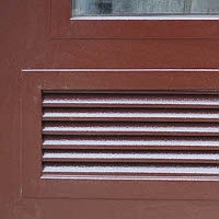 Фото решетки на двупольной двери со стеклом