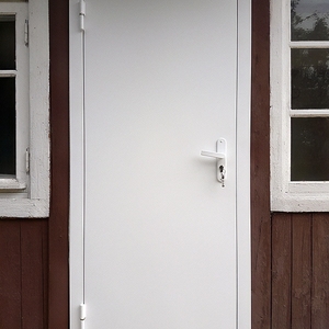 Белая техническая дверь