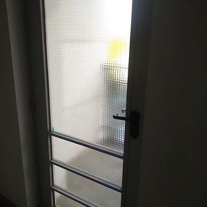 Дверь eiw с армированным стеклом