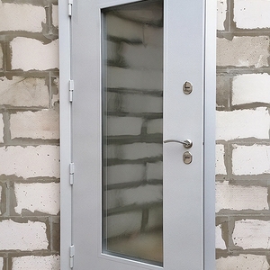 Дверь со стеклопакетом