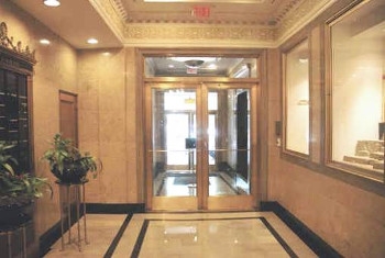 Двери для холла с лифтами