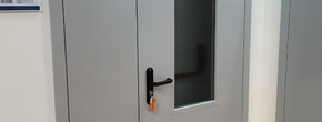 Двупольная дверь со стеклопакетом