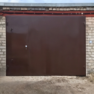 Коричневые гаражные ворота