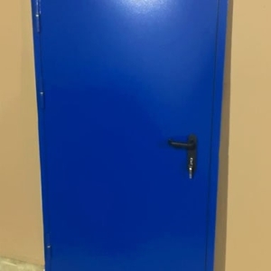Синяя огнестойкая дверь