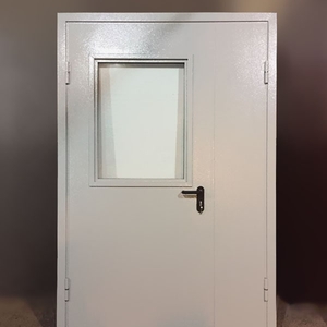 Полуторная дверь с прямоугольным стеклопакетом