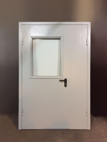 Полуторная дверь с прямоугольным стеклопакетом