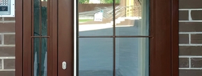Подъездная дверь со стеклом