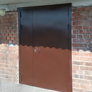 Подъездная стальная дверь