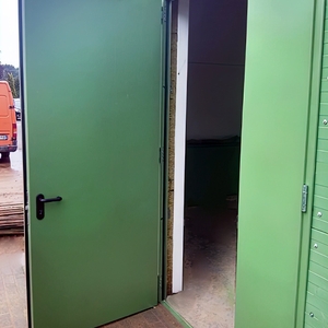 Полуторная зеленая дверь, внутренняя сторона