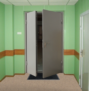 Дверь с порогом