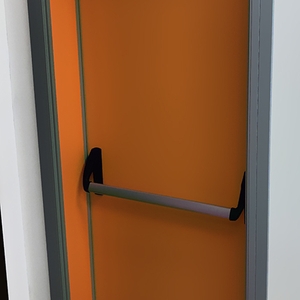 Оранжевая дверь с системой пуш-бар