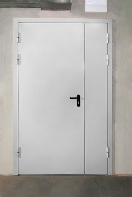 Противопожарная дверь белого цвета