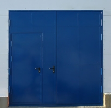 Противопожарные ворота синего цвета