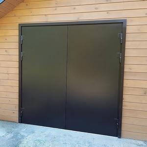 Распашная техническая дверь