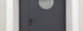 Наши работы в августе: двери для технических помещений в офисных зданиях