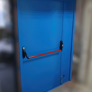 Синяя дверь Антипаника, вид изнутри
