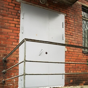 Фото технической двери