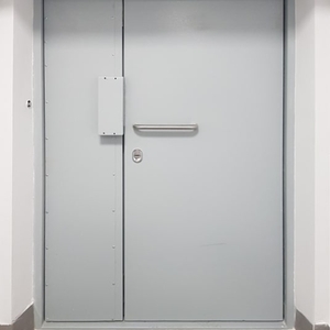 Дверь с магнитным замком изнутри