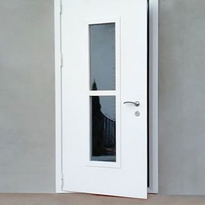 Дверь со стеклом для котельной