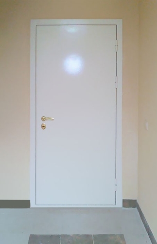Дверь в подсобное помещение