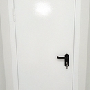 Белые двери в офисные помещения – смотрите фото с объекта